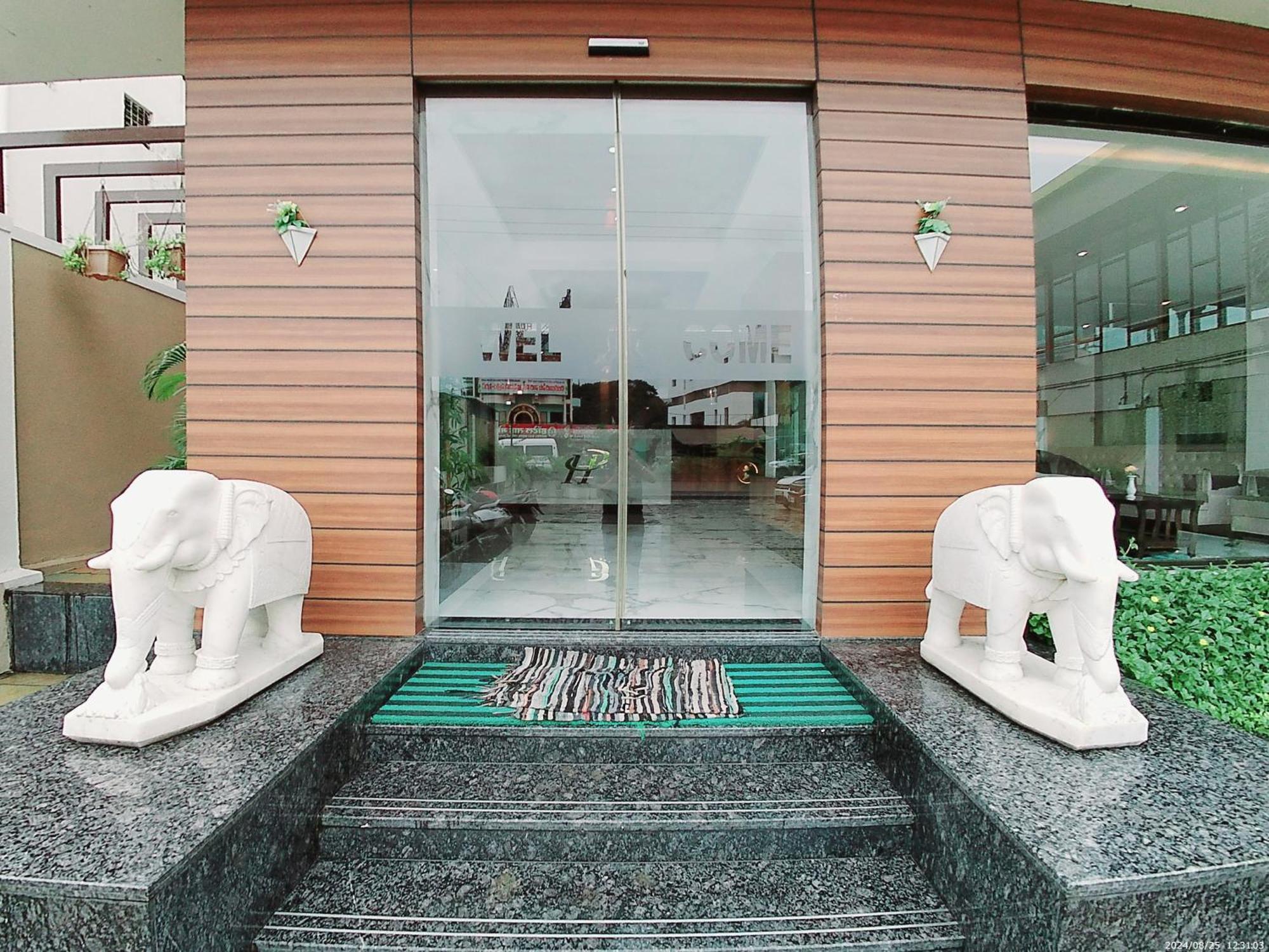 Hotel Sai Pratik, Newly Built Up, Complimentary Shuttle To The Temple Shirdi Luaran gambar